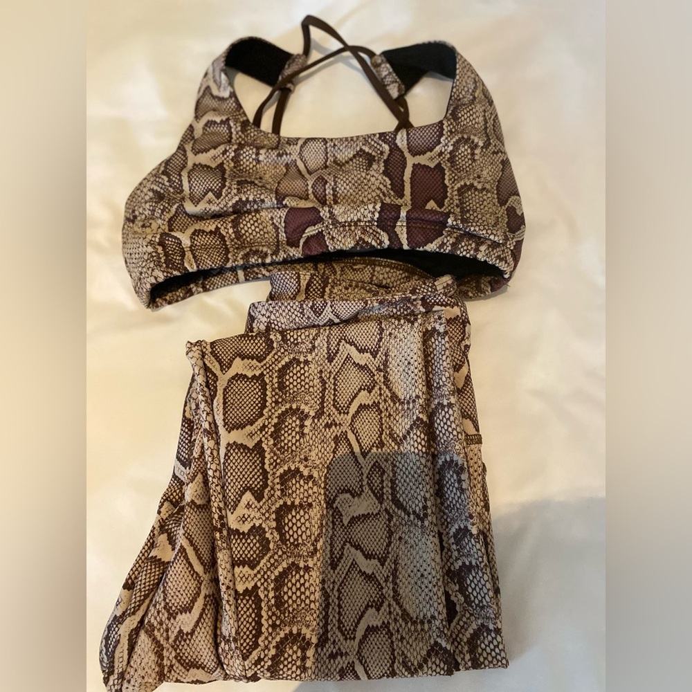 Snake skin yoga set